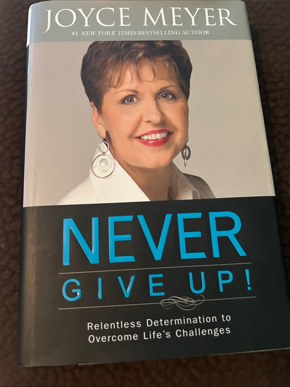 Joyce Meyer Never Give Up! - Inspirational Book in Black & Blue